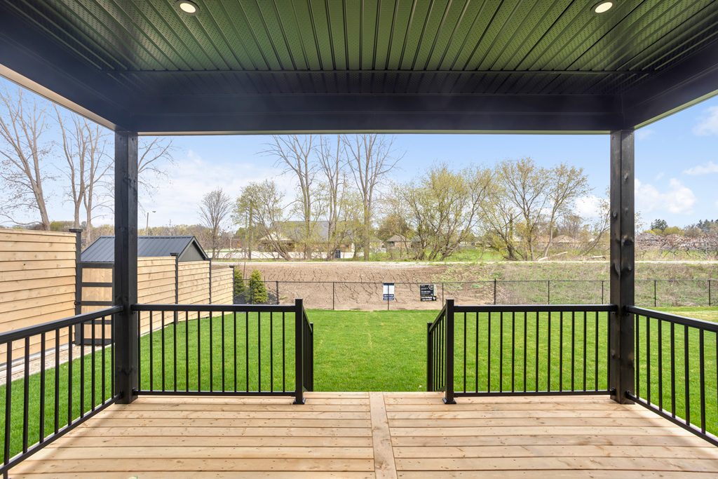 Home exterior project to install siding, soffit, and fascia performed by Distinct Exteriors in Tillsonburg Ontario.