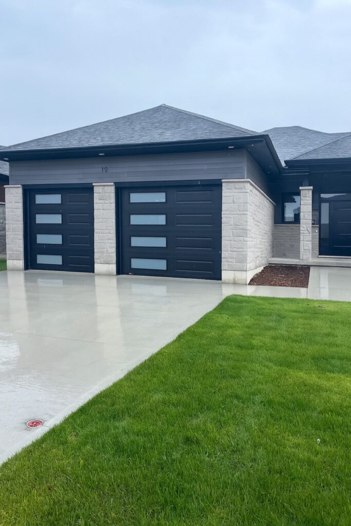 Home exterior project to garaga garage door performed by Distinct Exteriors in Tillsonburg Ontario.