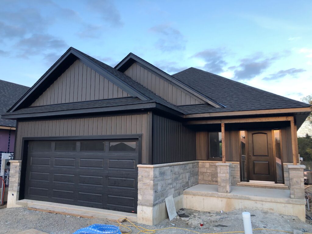 Home exterior project to garaga garage door performed by Distinct Exteriors in Tillsonburg Ontario.