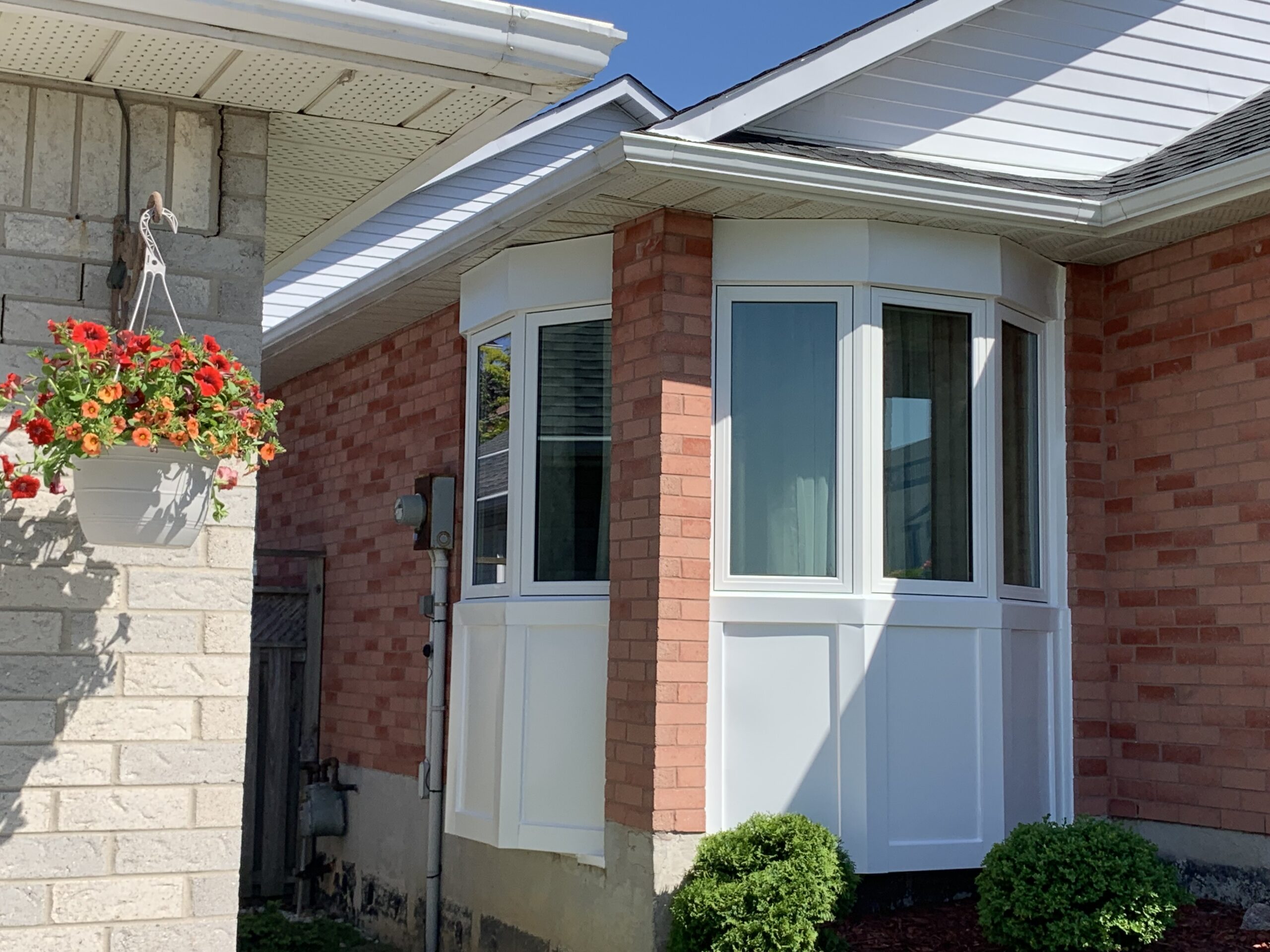 VDK bowed Windows Installed by Distinct Exteriors in Tillsonburg Ontario.