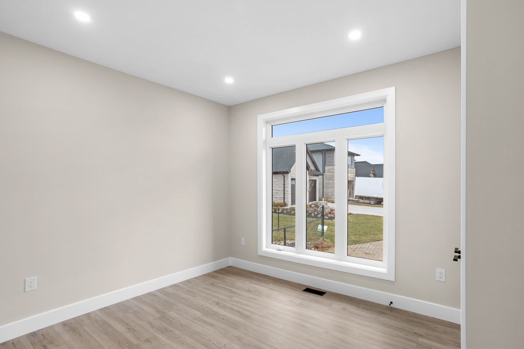 VDK Windows Installed by Distinct Exteriors in Tillsonburg Ontario.